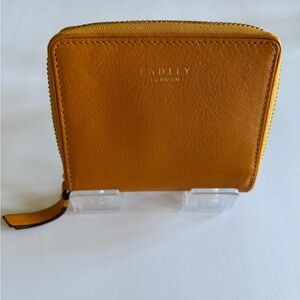 RADLEY LONDON - Mustard Leather Wallet - Off White interior.
